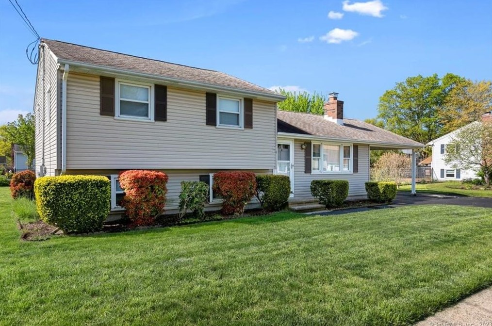 4 Meadowland Cir, Plainville, CT 06062