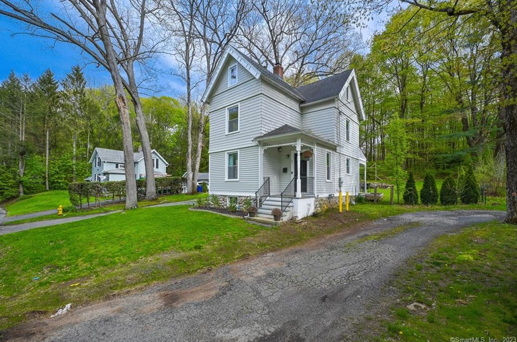 22 Sunset Ave, Watertown, CT 06779