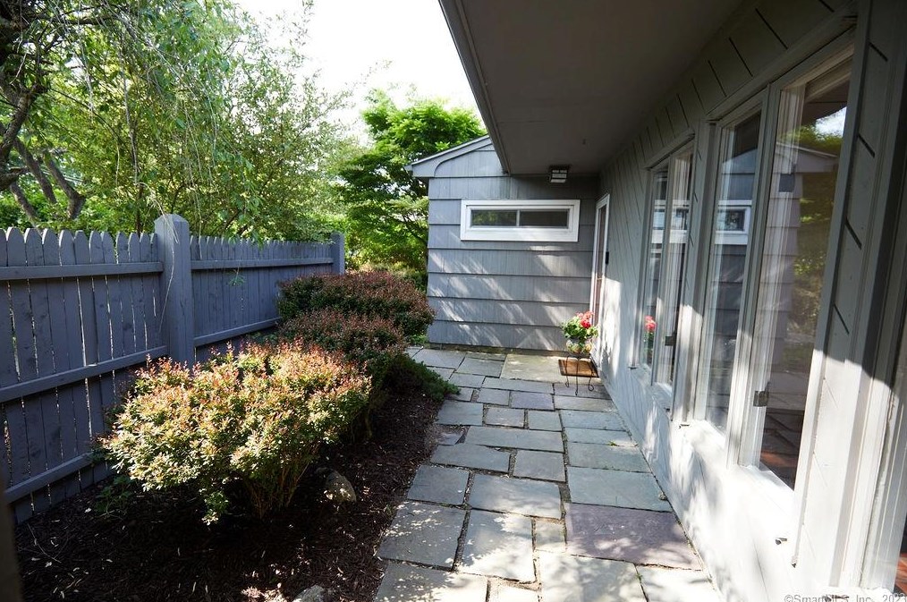 10 Drumlin Rd, Westport, CT 06880