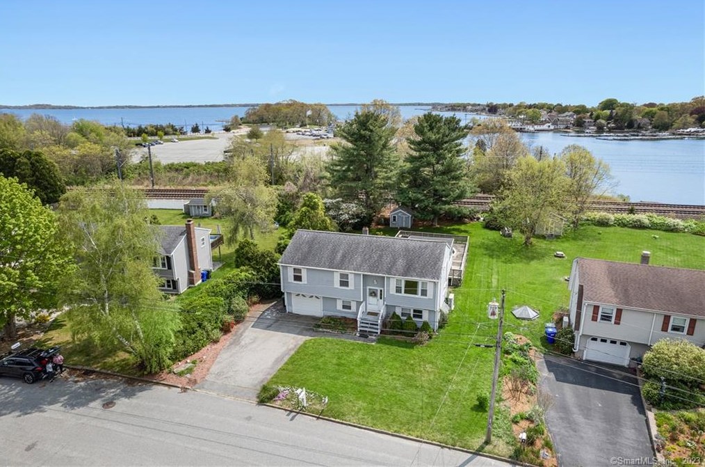 223 Seneca Dr, Groton, CT 06340