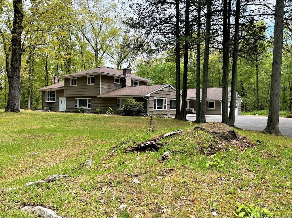 11 Live Oak Rd, Norwalk, CT 06851