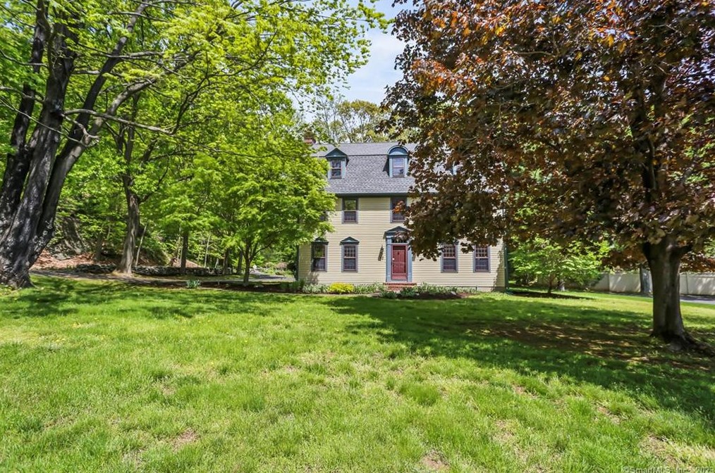 12 Stroll Rock Cmn, Fairfield, CT 06824-2466