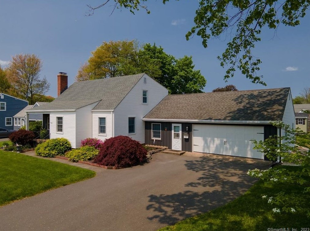 30 Montclair Dr, Hartford, CT 06118-3327