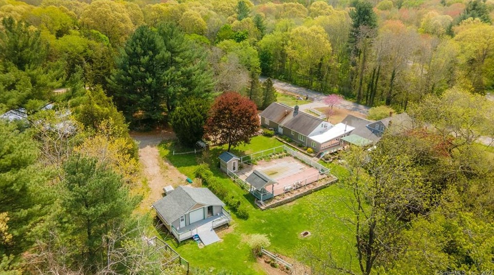 6 Stone Hill Rd, Norwich, CT 06351