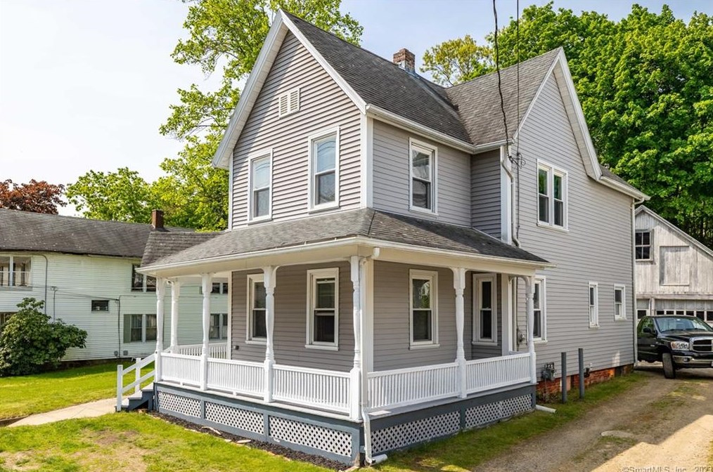 82 Woodstock Ave, Putnam, CT 06260