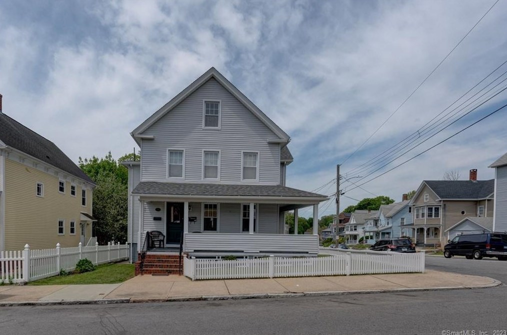 24 Center St, United States Coast Guard Ac, CT 06320