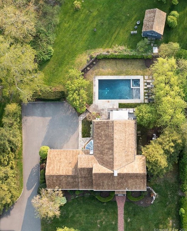35 E Ridge Rd, Ridgefield, CT 06877