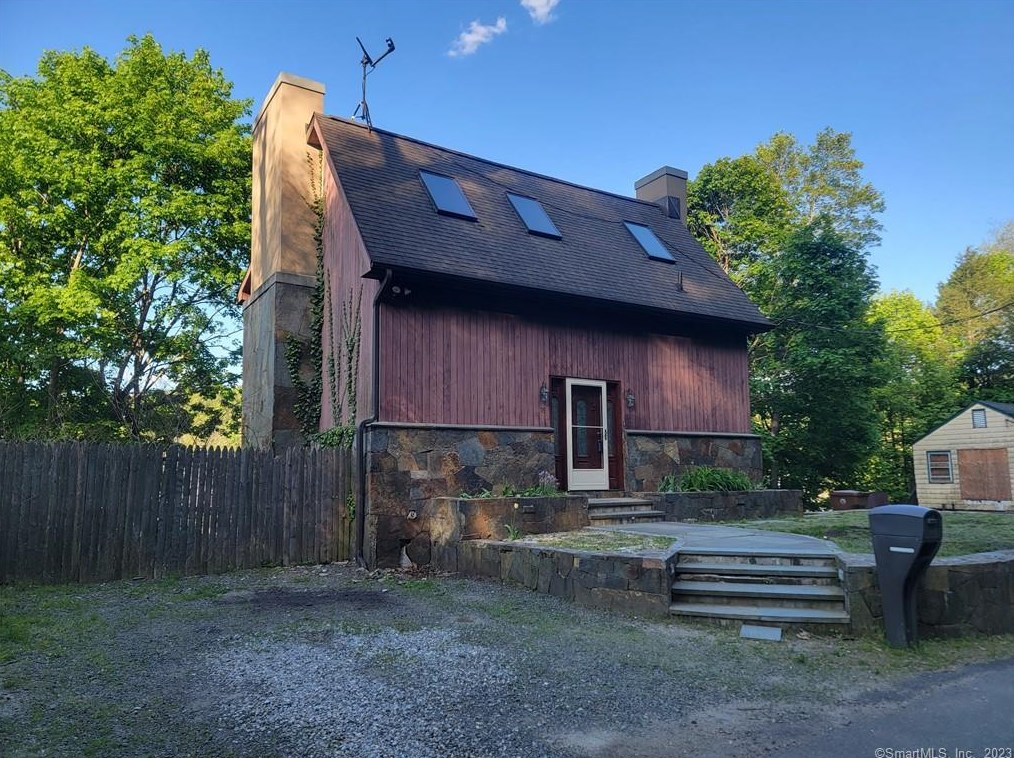76 Birchbank Rd, Huntington, CT 06484