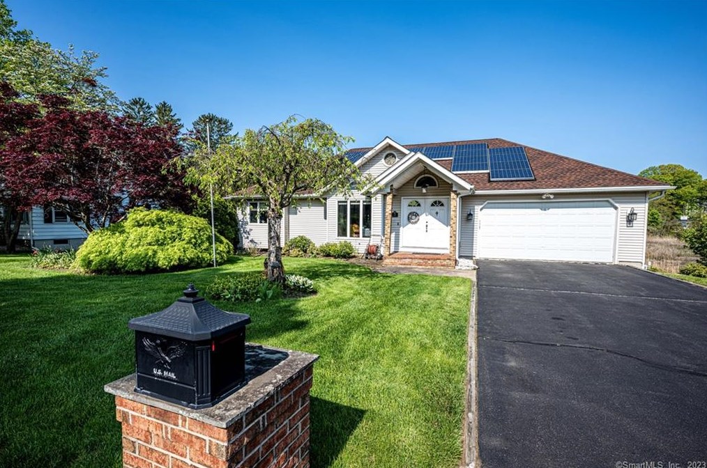 39 Lanphier Rd, Branford, CT 06405