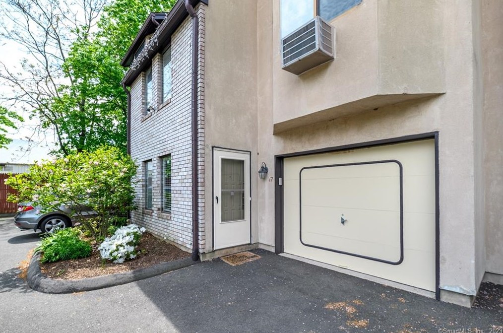 17 Radio Pl #17, Stamford, CT 06906