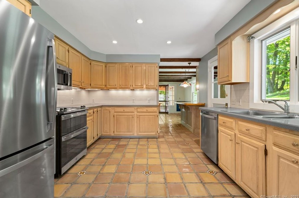 256 Redding Rd, Georgetown CT  06829-2819 exterior