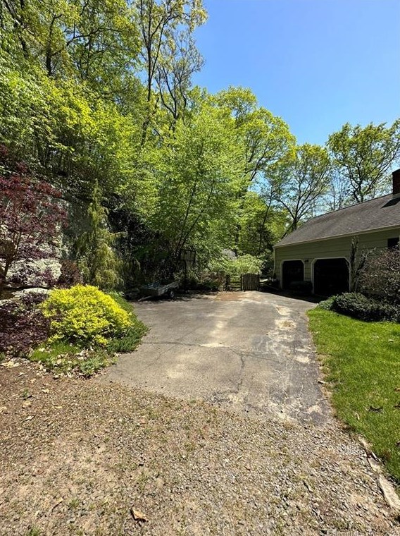 68 Ledgeview Ln, Guilford CT  06437-1912 exterior