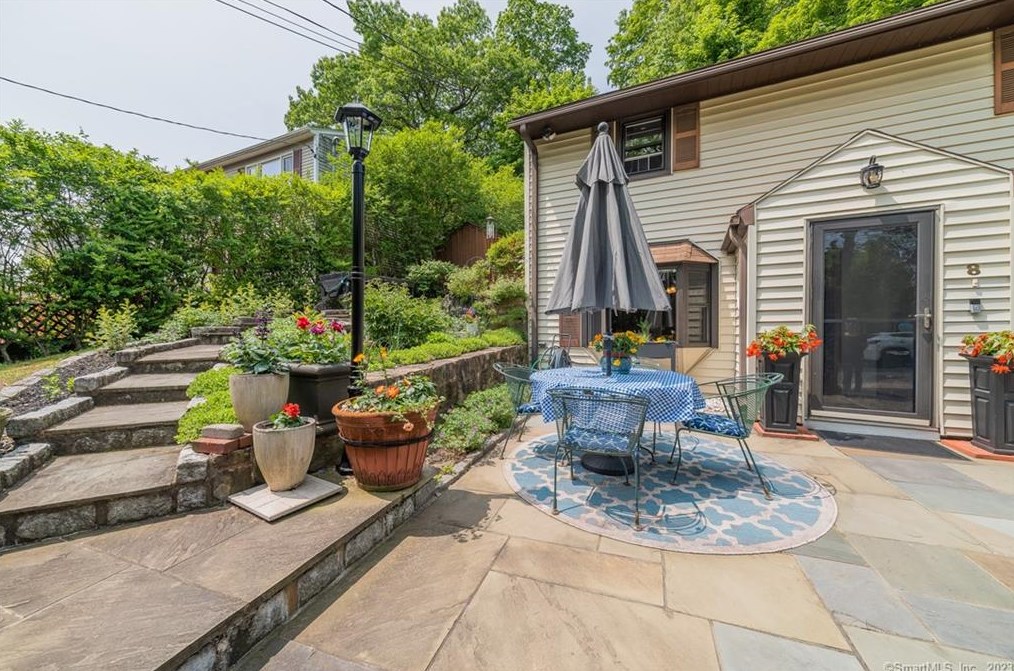 8 Benedict Ave, Danbury, CT 06810