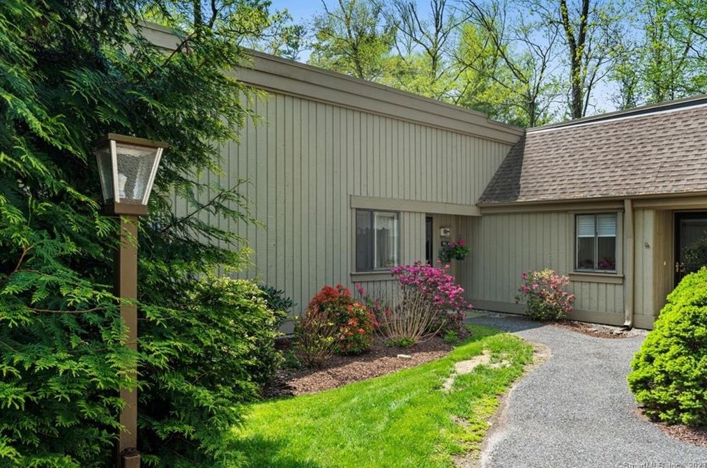 763-A Heritage Vlg, Southbury, CT 06488-1320