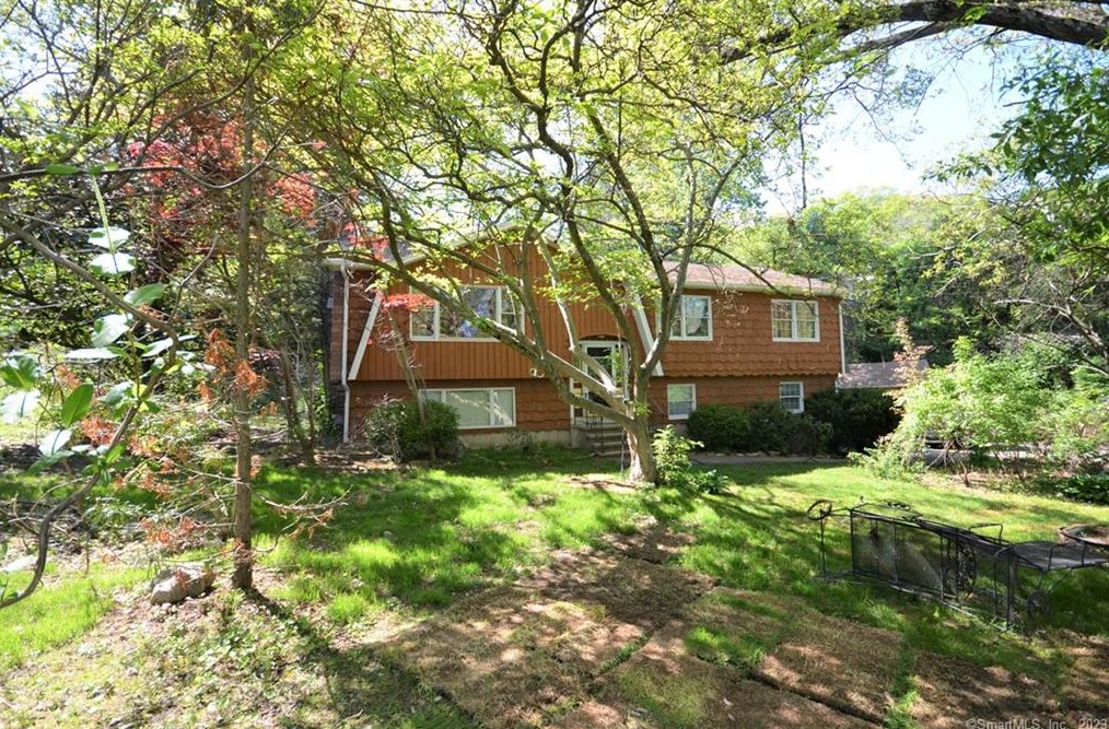 729 Long Hill Ave, Huntington, CT 06484