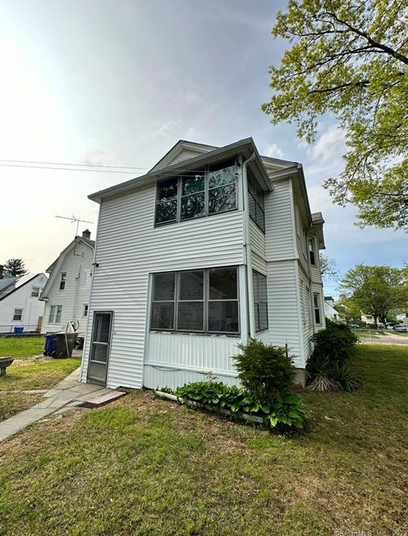 101 Harold St, Hartford CT  06112-1126 exterior