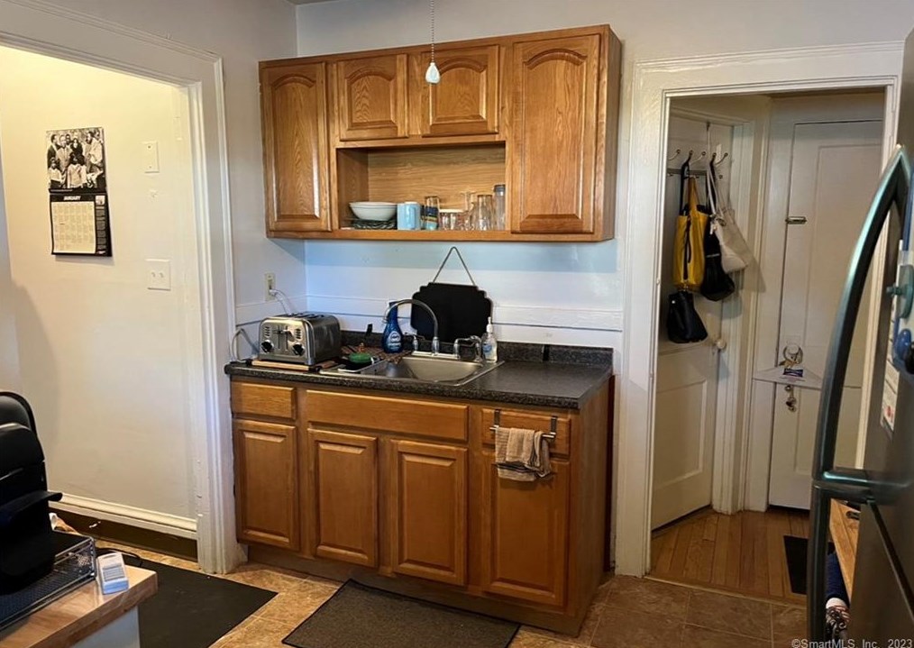 101 Harold St, Hartford CT  06112-1231 exterior