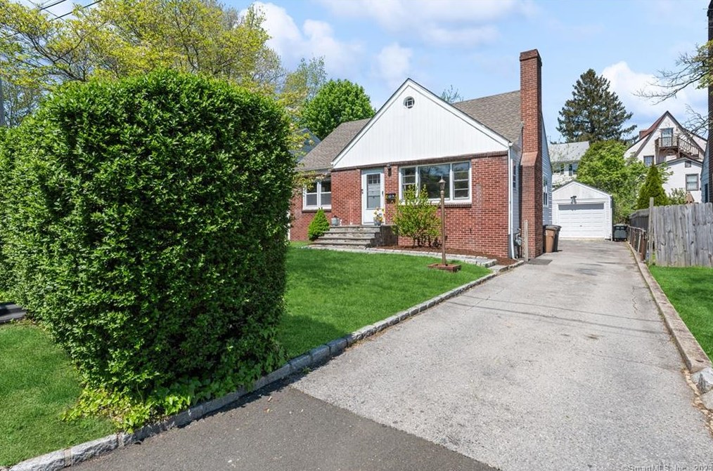 5 Van Buren Cir, Stamford, CT 06906