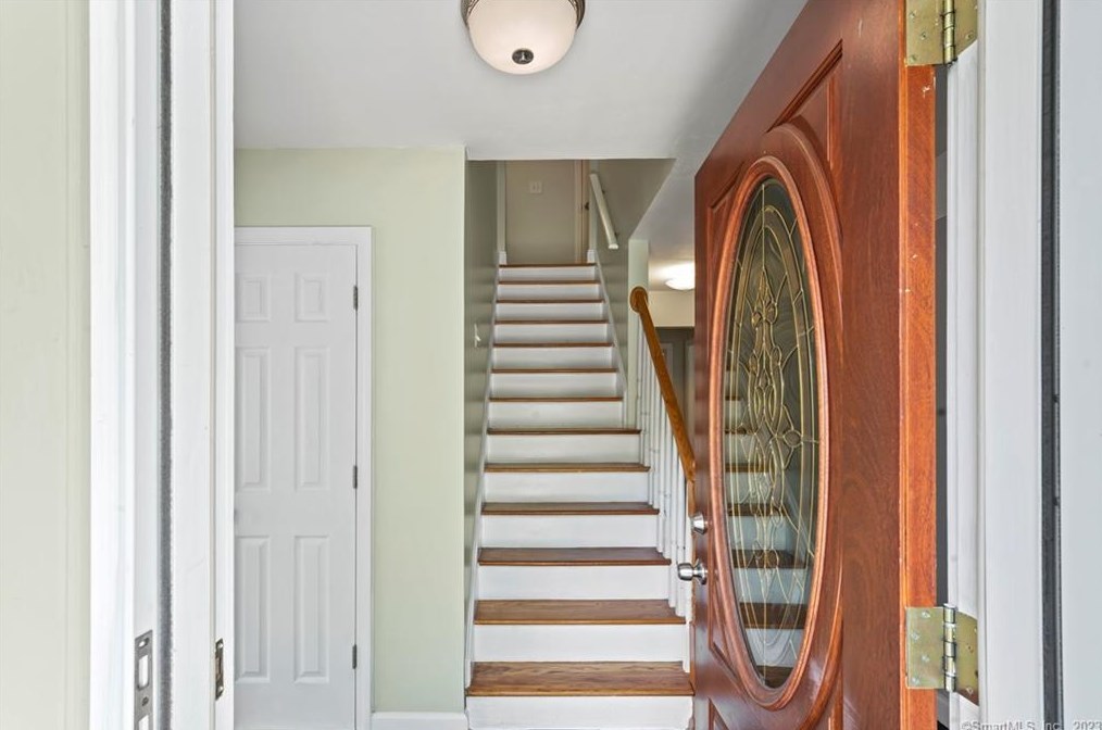 135 Curtis Dr, New Haven, CT 06515