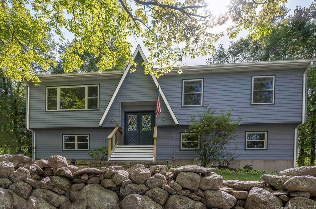 12 Eastview Dr, Danbury, CT 06812