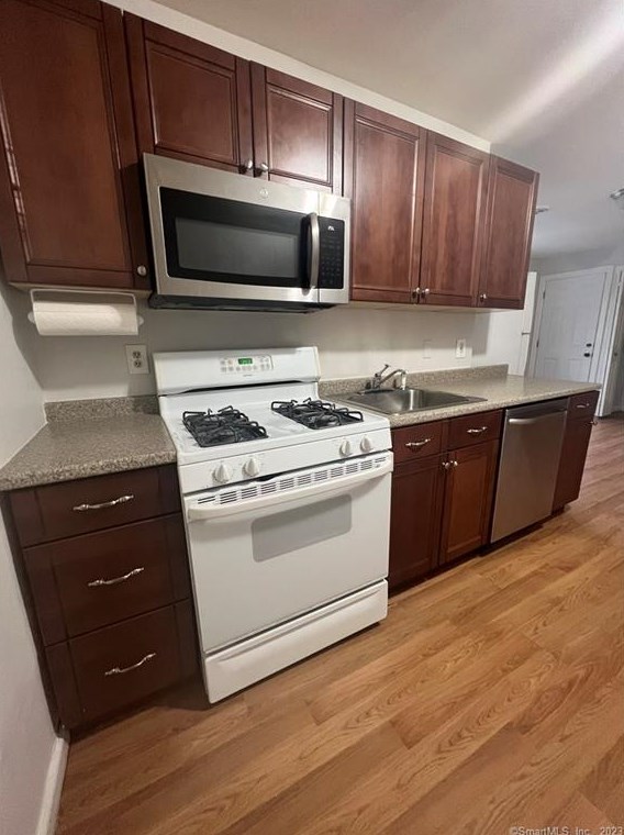 37 Jetland Pl #3rd Floor, Bridgeport, CT 06605