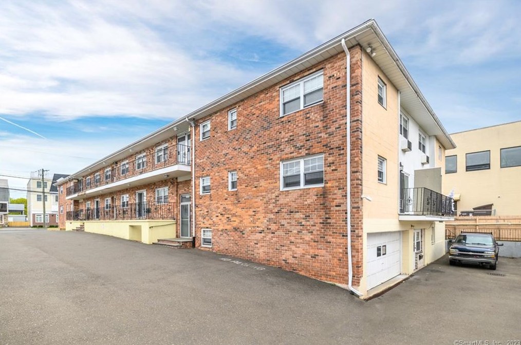 470 Glenbrook Rd #3c, Stamford, CT 06906