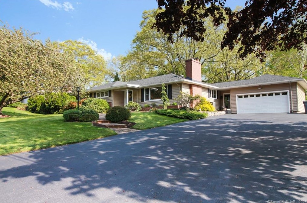 7 N Ledge Rock Rd, Niantic, CT 06357