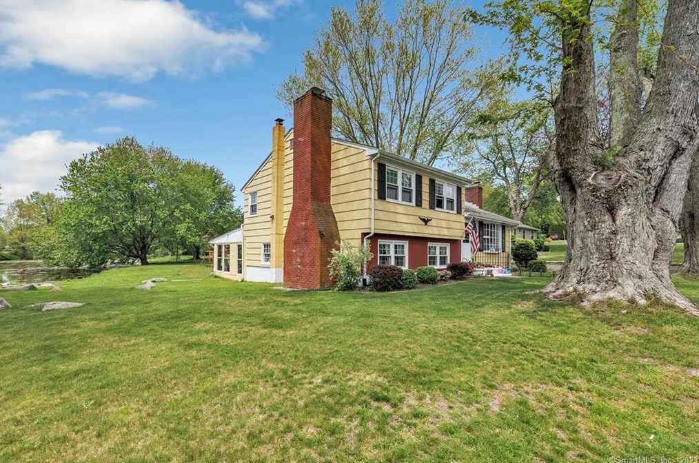 65 Bonnie Briar Ln, Guilford, CT 06437