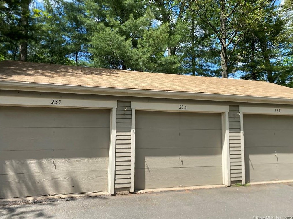 234 Snow Owl Dr #234, Southington, CT 06489