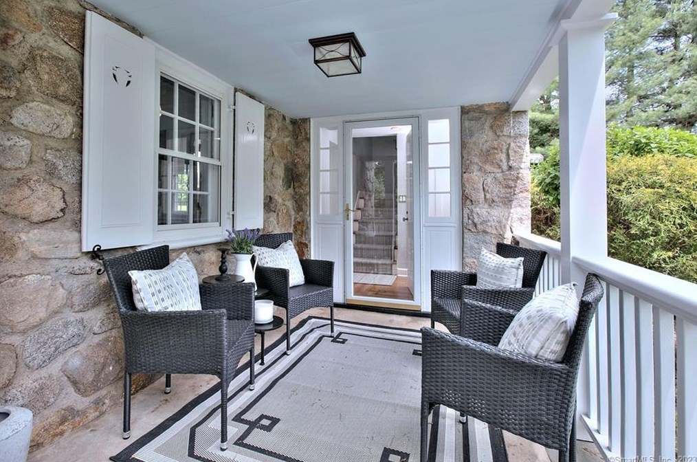 92 Pastures Ln, New Canaan, CT 06840
