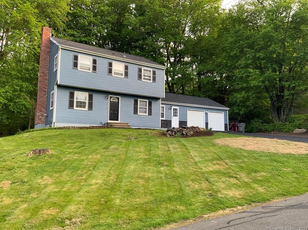 18 Heritage Dr, Union City, CT 06770