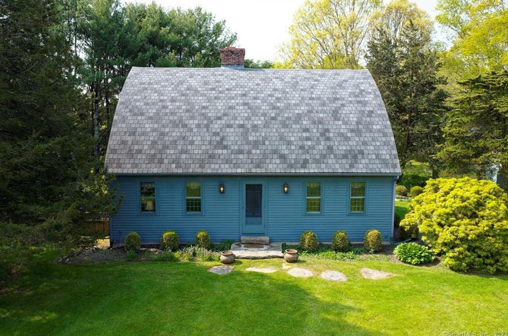 10 Heritage Dr, Stonington, CT 06378