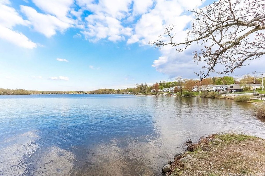 9 Lake Dr, East Hampton, CT 06424