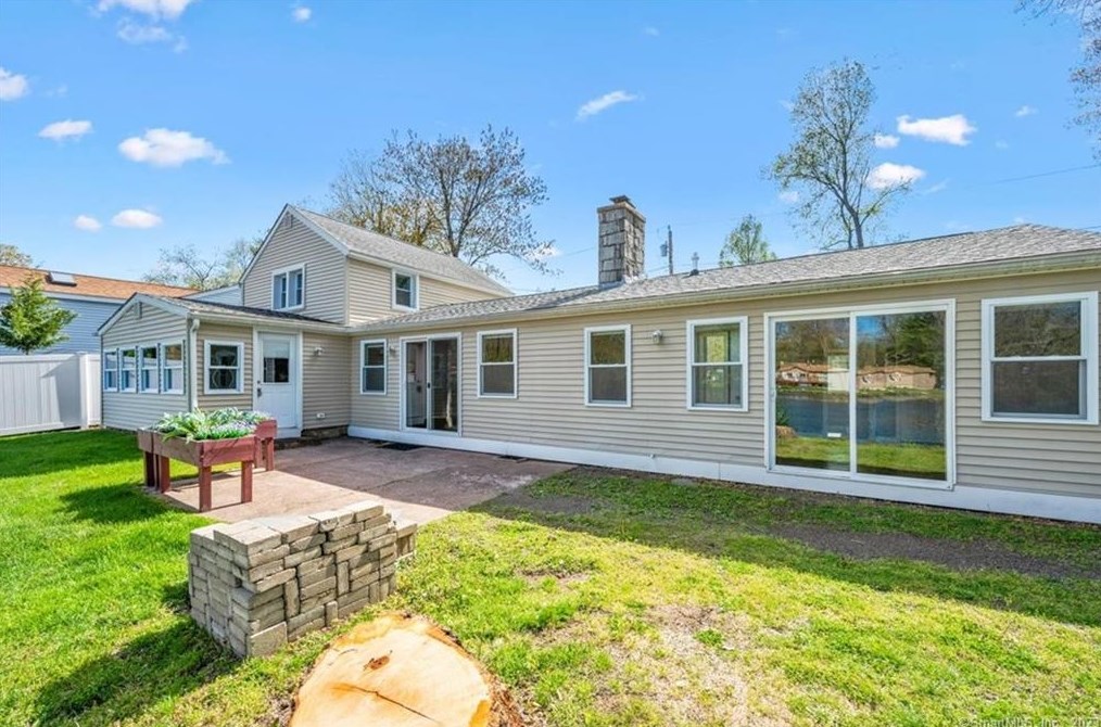 10 Grieb Trl, Wallingford CT  06492-2616 exterior