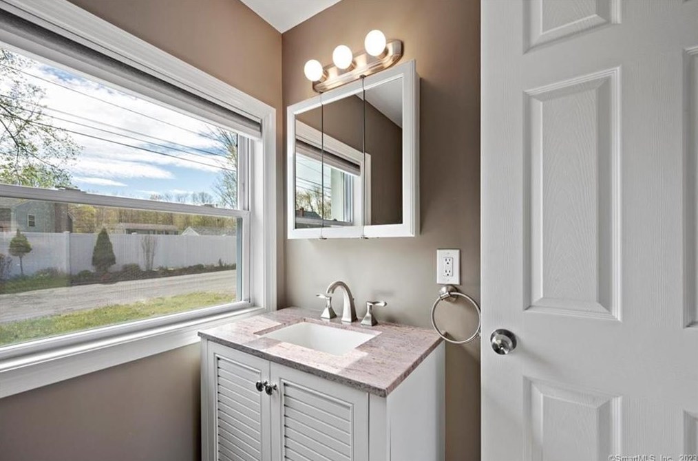 10 Grieb Trl, Wallingford CT  06492-2616 exterior