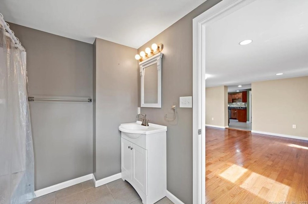 10 Grieb Trl, Wallingford CT  06492-2616 exterior