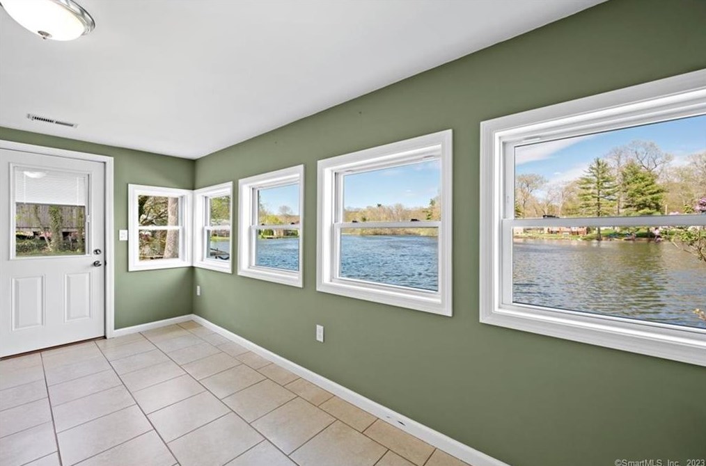 10 Grieb Trl, Wallingford CT  06492-2616 exterior