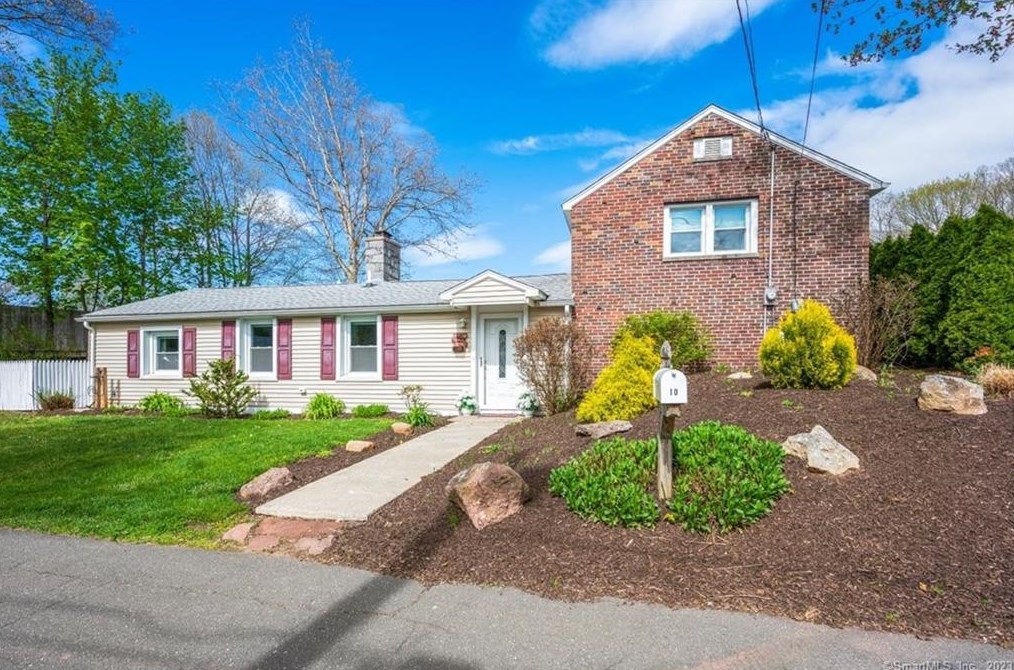 10 Grieb Trl, Wallingford CT  06492-2616 exterior
