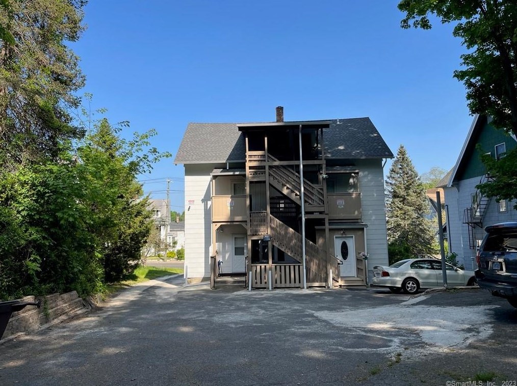 439 West St, Bristol, CT 06010