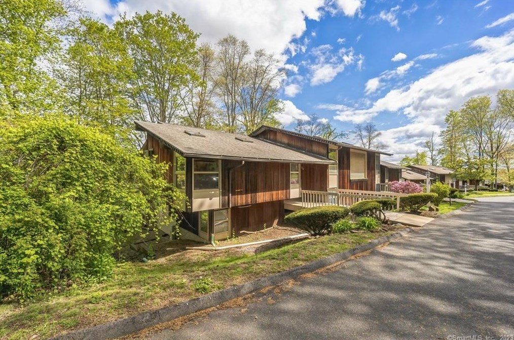 7 Country Squire Dr #e, Cromwell, CT