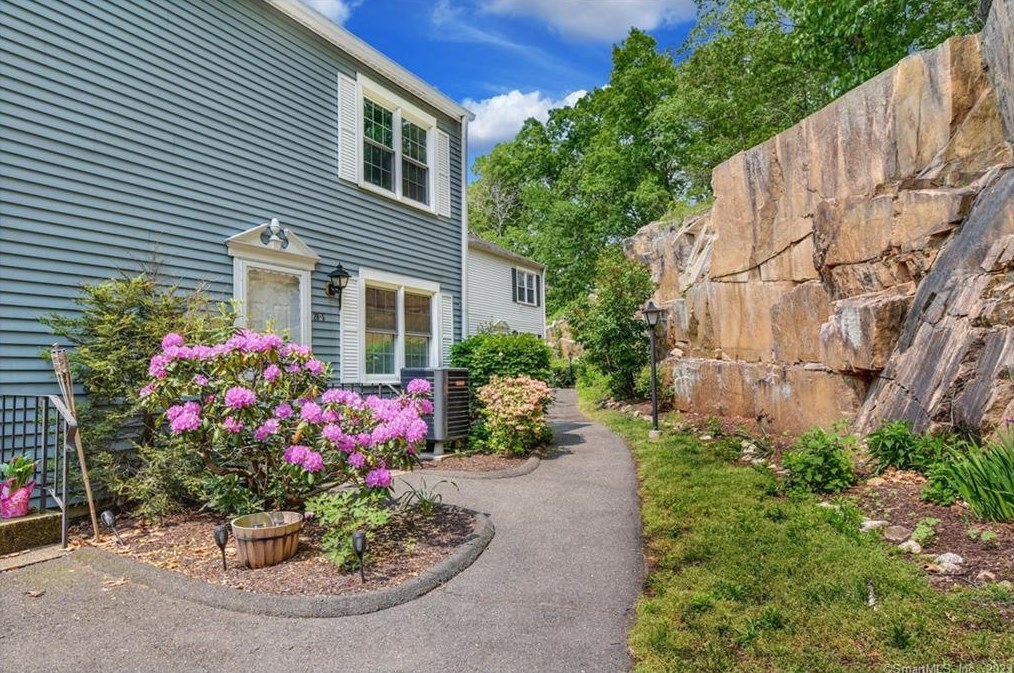 55 Mill Plain Rd #28-5, Danbury, CT 06811