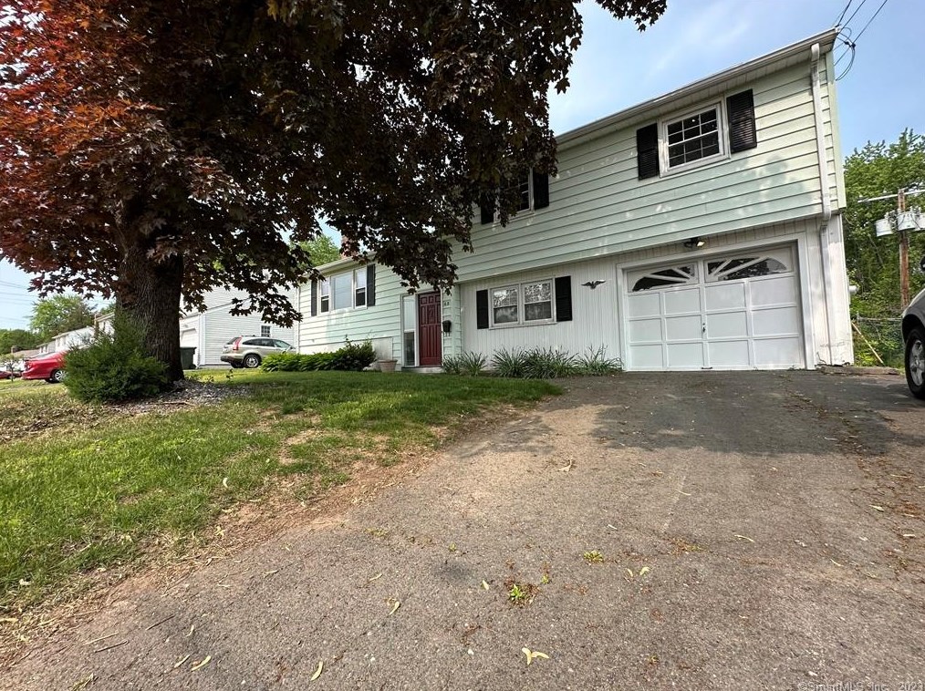 68 Mohawk Dr, Hartford, CT 06108-1633