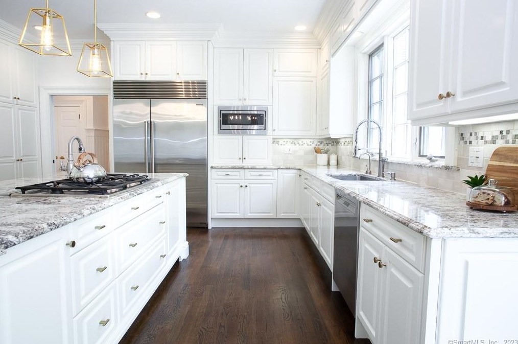 34 Old Stone Xing, Simsbury CT  06092-2821 exterior