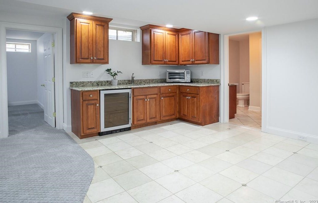 34 Old Stone Xing, Simsbury CT  06092-2821 exterior