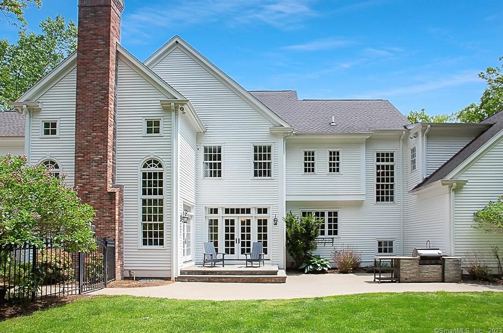 34 Old Stone Xing, Simsbury CT  06092-2821 exterior