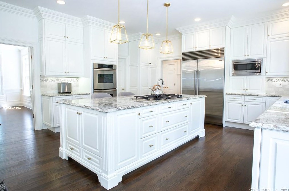 34 Old Stone Xing, Simsbury CT  06092-2821 exterior