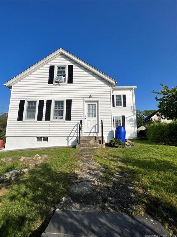 18 Mulberry St, Norwich, CT 06360