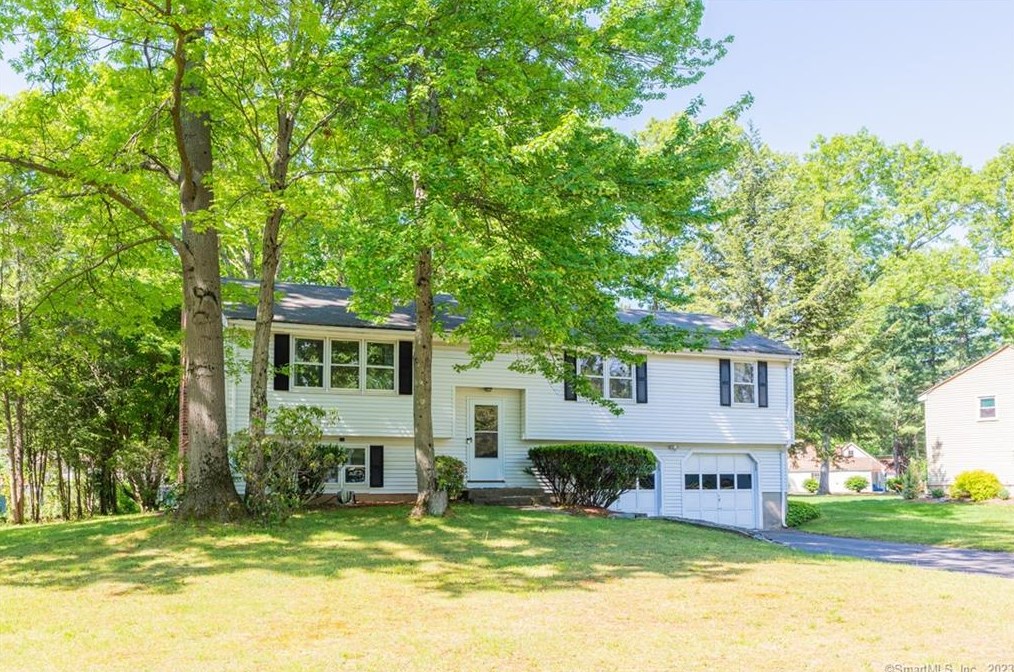 23 Stonehenge Dr, Windsor, CT 06095
