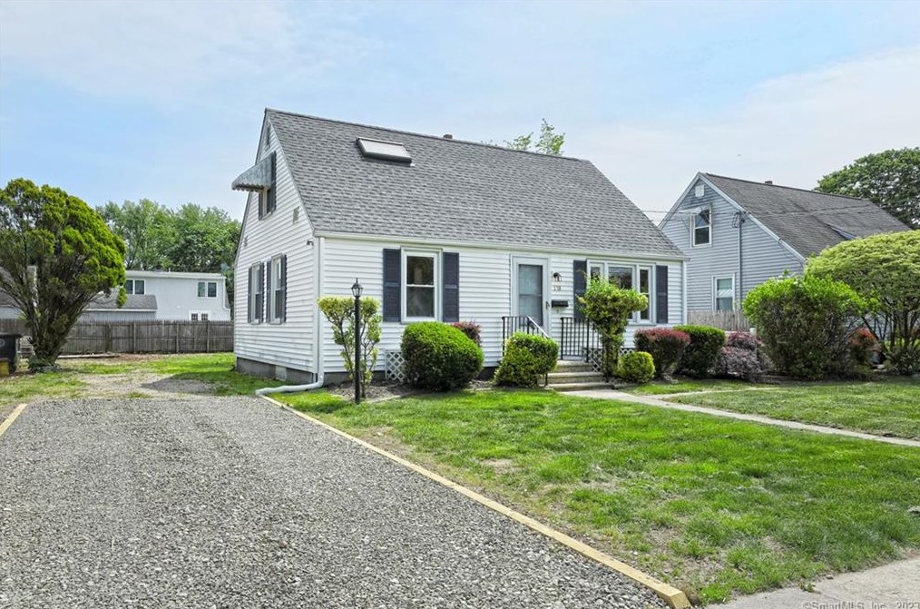 138 Meadowside Rd, Milford, CT 06460