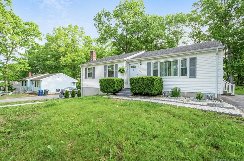 227 Quarry St, Chestnut Hill, CT 06226